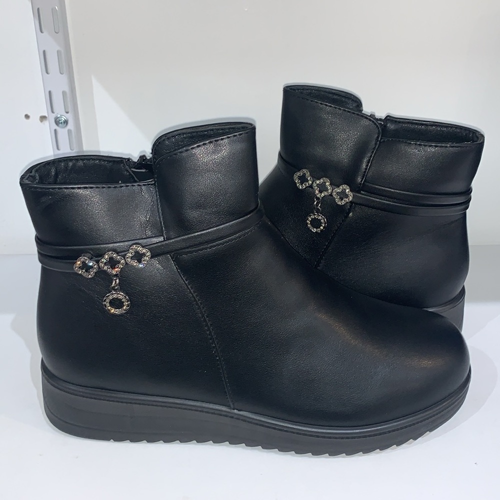 3 CLOVER BLACK BOOTS - Picture 3 of 10